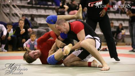 Maximilien Courtois plaçant son juji sur Maxime François en finale des - 88 kilos