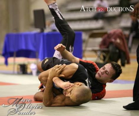 Fabrice Nolbas exécutant une clé de jambe sur Pierre Sauvage (futur champion !) en finale des - 66 kilos